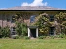 Country House Perfect for Family Gatherings and Weddings